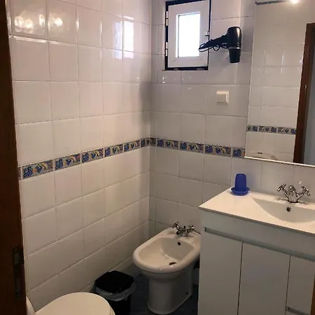 Cliff House Next To 埃里塞拉