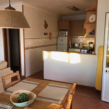 Cliff House Next To * 埃里塞拉