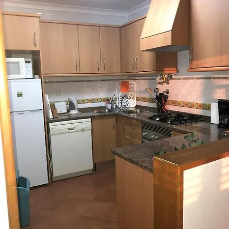 Cliff House Next To 埃里塞拉