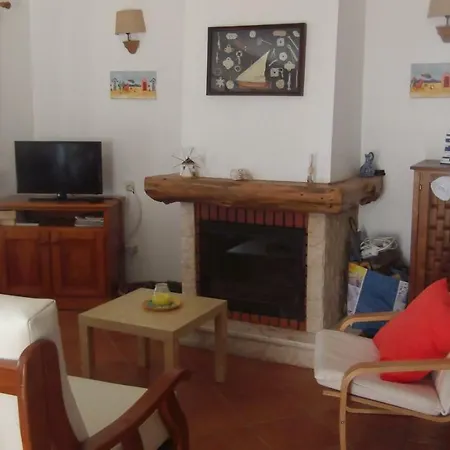 Cliff House Next To 埃里塞拉