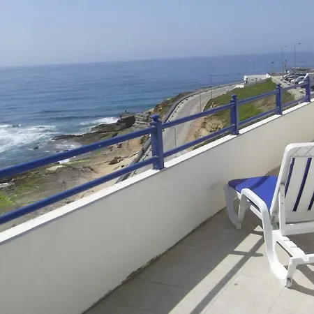 Cliff House Next To 埃里塞拉