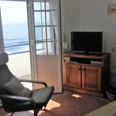 Cliff House Next To 埃里塞拉