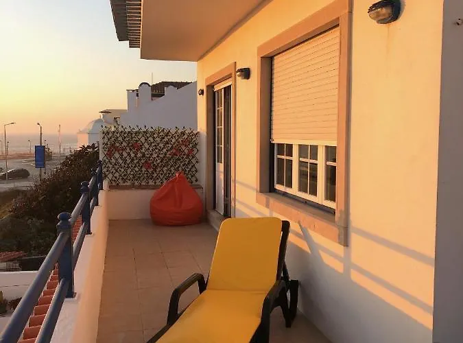 Cliff House Next To Apartman